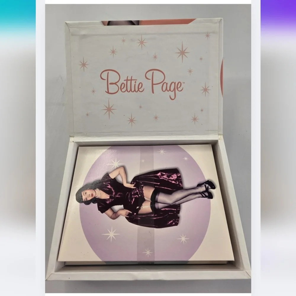 NEW Vintage 2006 Bettie Page Pinup Notecard Set New In Box 3161-D